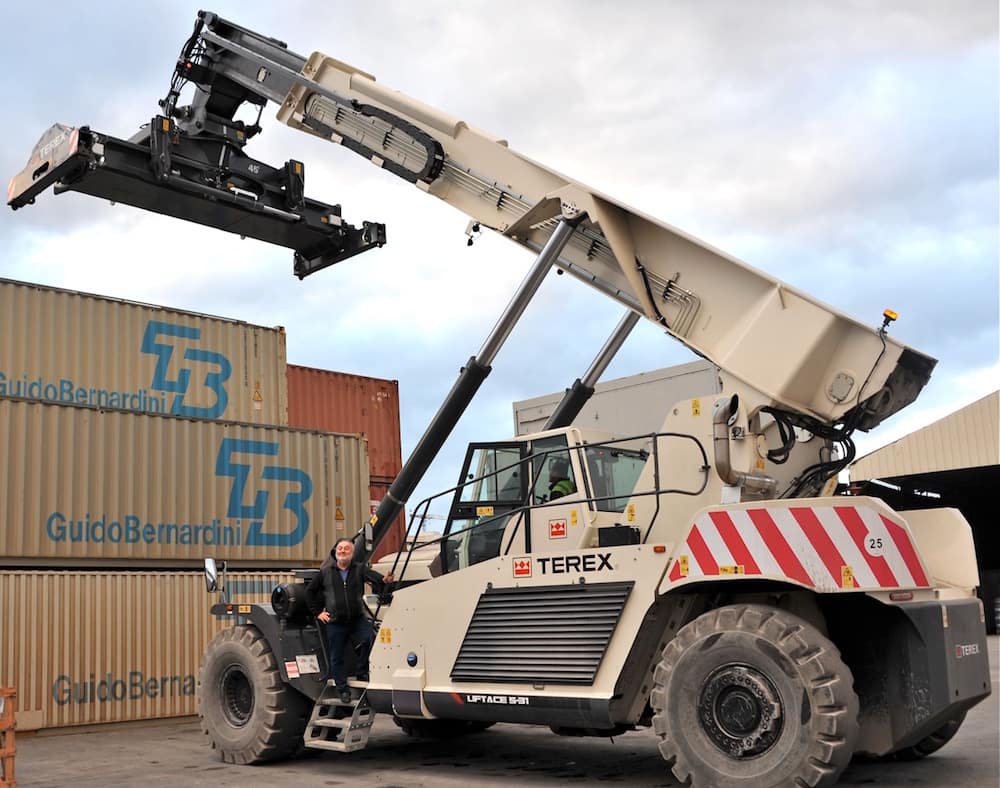 La société Transagrues à Marseille a reçu le premier Stacker Liftace 5-31 Terex