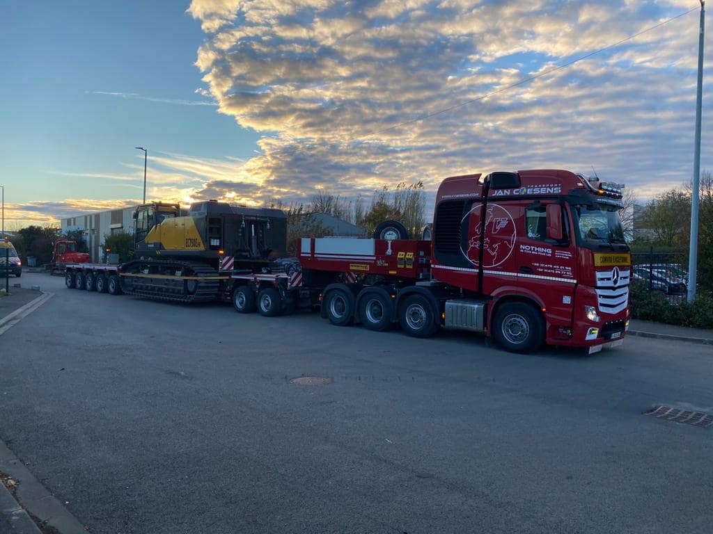 Une nouvelle 2+5 pour livrer une pelle de 70 tonnes en France