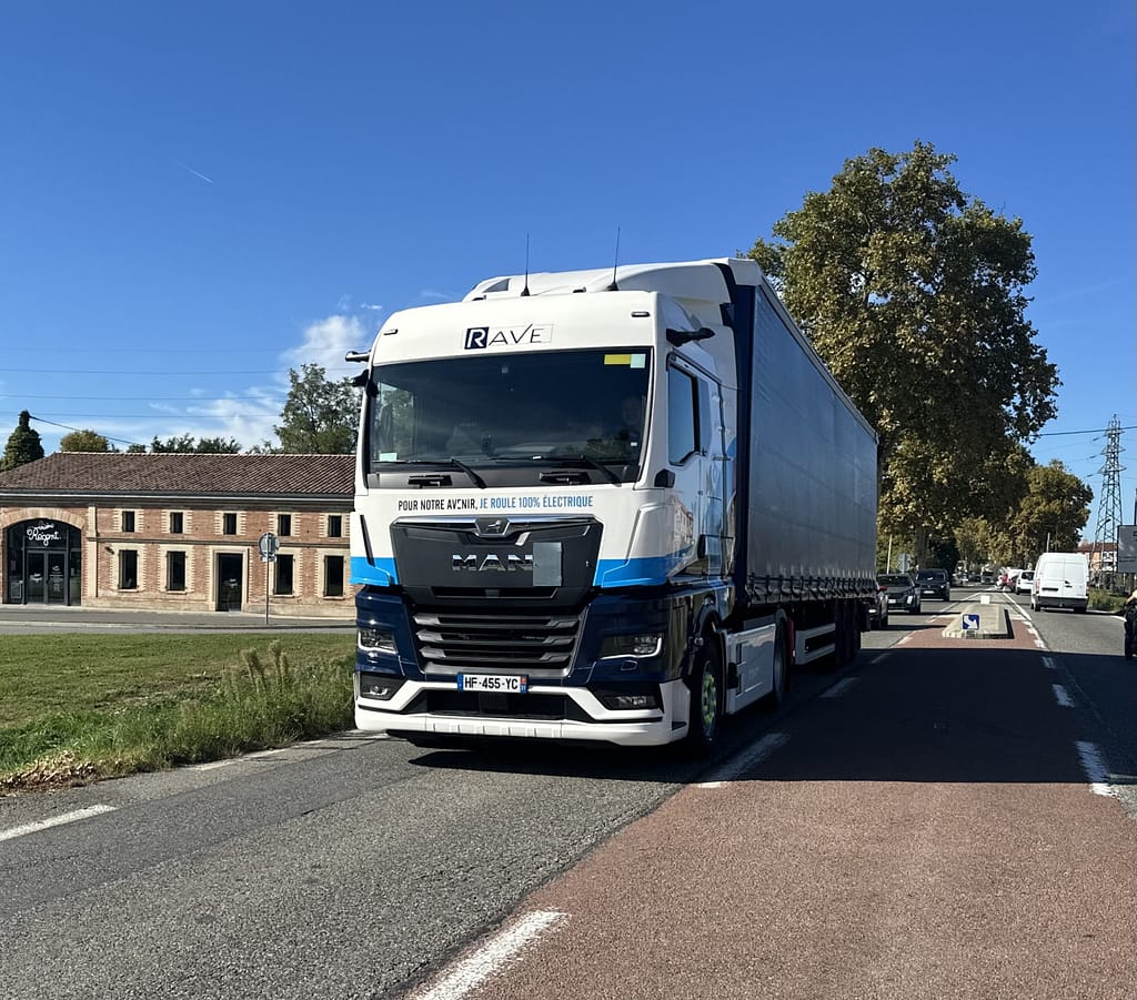 Le groupe Rave réceptionne 4 camions électriques MAN eTGX pour la logistique d’Airbus