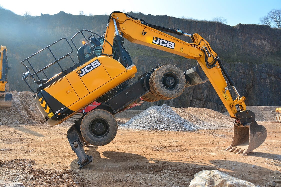 JCB prend la route