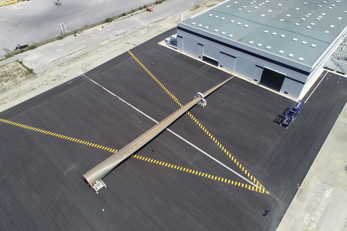 Cherbourg : la nouvelle usine de pales d’éoliennes inaugurée