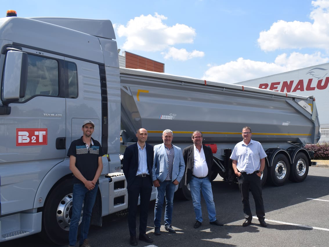 B2T réceptionne la première semi-benne connectée Benalu