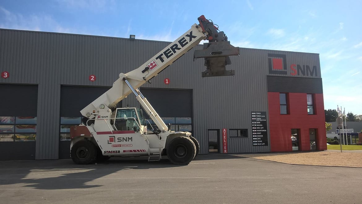 SNM livre un nouveau stacker aux Transports Lardon