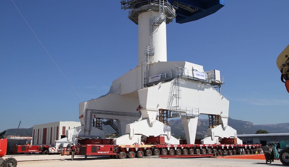 48 lignes pour transférer la nouvelle grue du port de Toulon