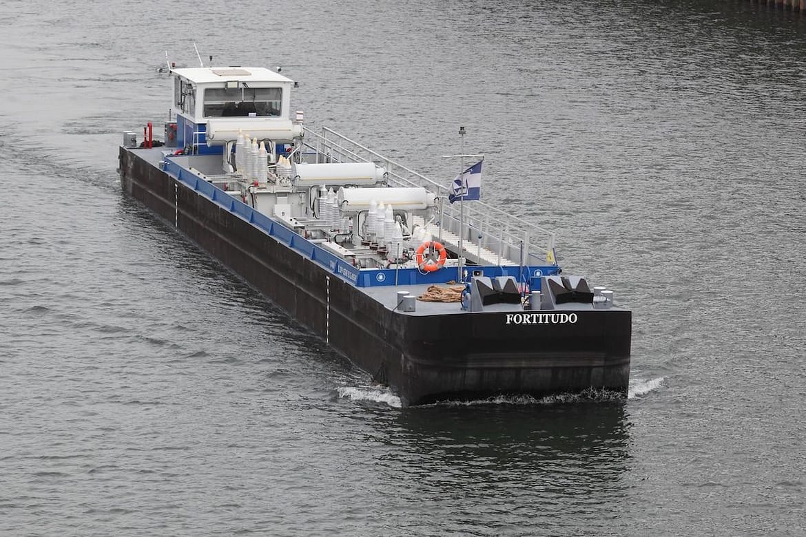 Rhenus achemine trois transformateurs par voie fluviale