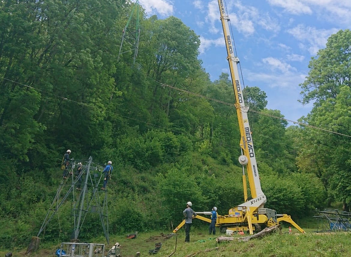 Mediaco : opération délicate de restauration de pylônes
