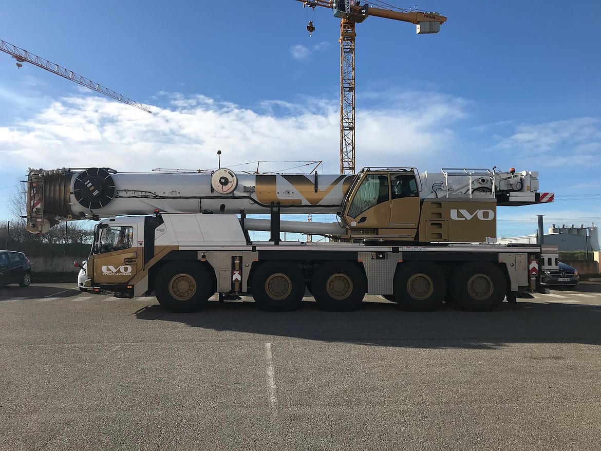 LVO  investit dans une nouvelle grue Manitowoc GMK5150L