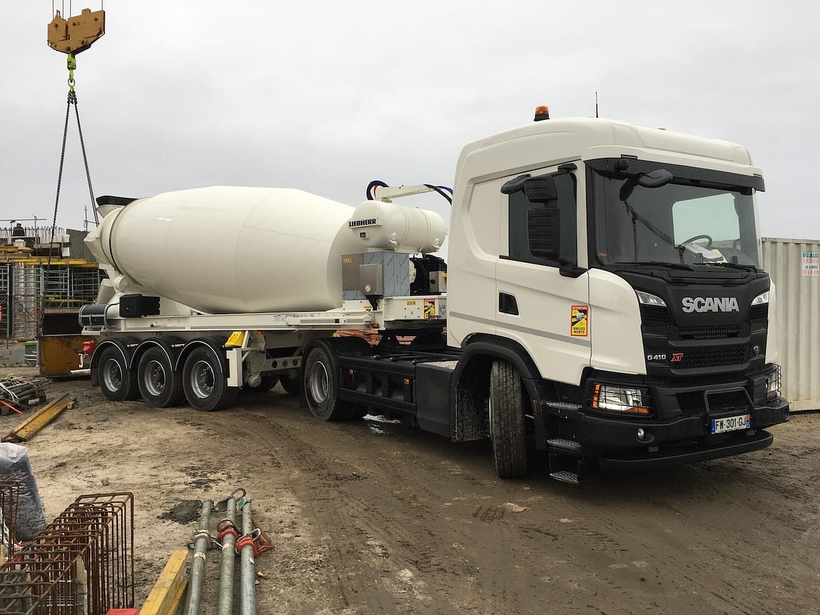 Scania livre un premier tracteur gaz et malaxeur électrique