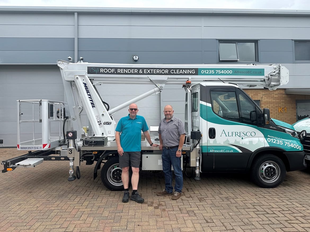 La MZ250, un choix stratégique pour le nettoyage en hauteur