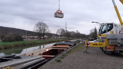 Spie batignolles teste la voie fluviale pour transporter ses matériaux