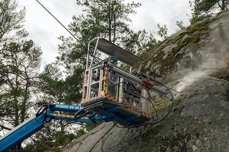 Première nacelle pour décapage de pierre homologuée CE