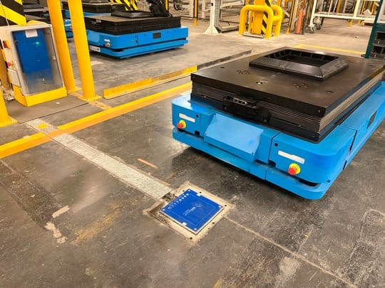 Bluepath Robotics optimise ses flottes d’AMR avec la recharge inductive de Wiferion