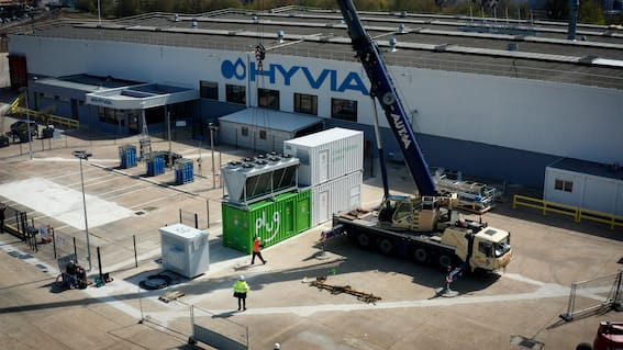 Hydrogène : Hyvia installe le premier électrolyseur sur son site de Flins
