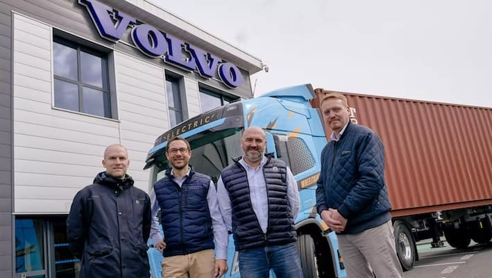 Trois camions électriques pour le transport de conteneurs