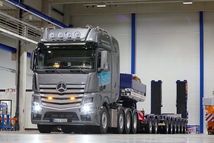 Mercedes-Benz livre son 500e Actros SLT
