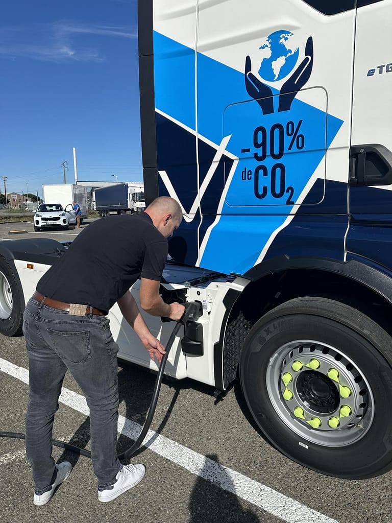 Le groupe Rave réceptionne 4 camions électriques MAN eTGX pour la logistique d’Airbus