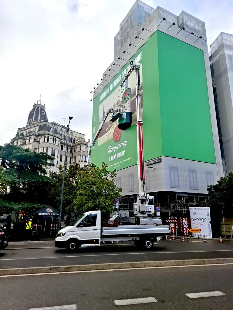 Multitel MJ 420 et MJ 320 à l’œuvre sur l’installation Tanqueray à Milan