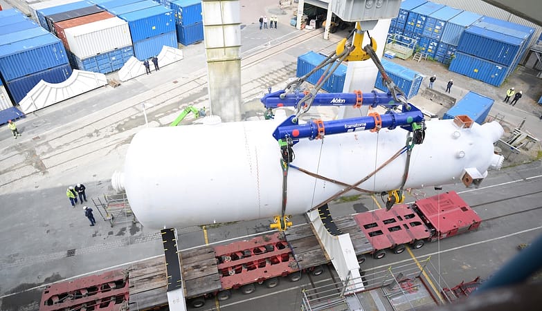 Mammoet et Framatome ont retiré quatre générateurs de vapeur de 300 tonnes de la centrale nucléaire Unterweser (Allemagne)