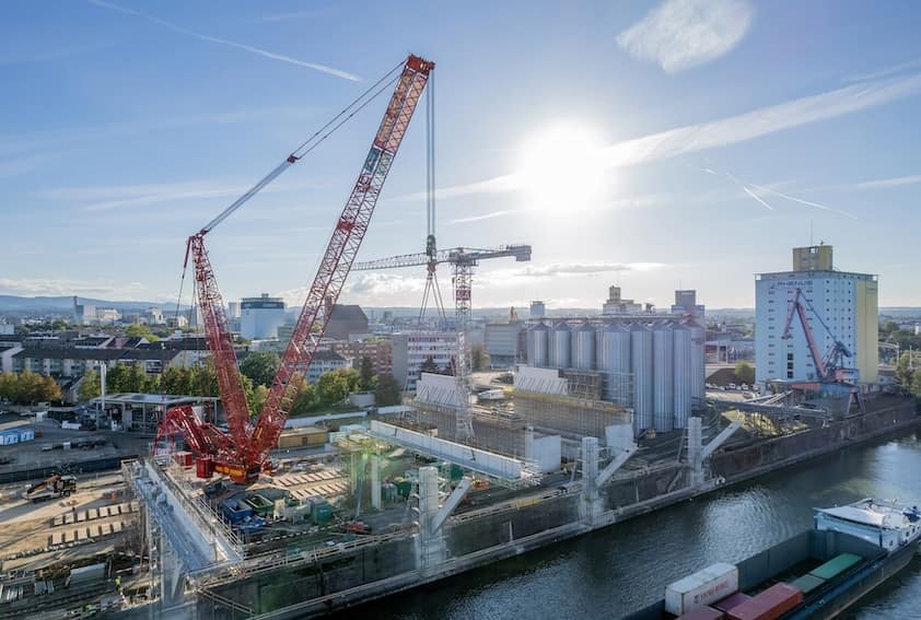 A Bâle, 4 grues Liebherr construisent un terminal mutimodal
