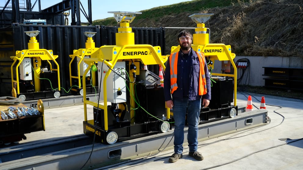 Enerpac livre son premier mini-portique