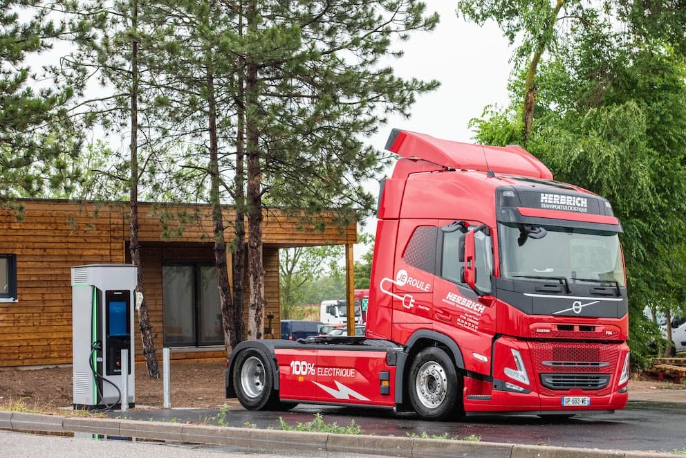 En Alsace, un tracteur électrique 44 tonnes pour les Transports Herbrich