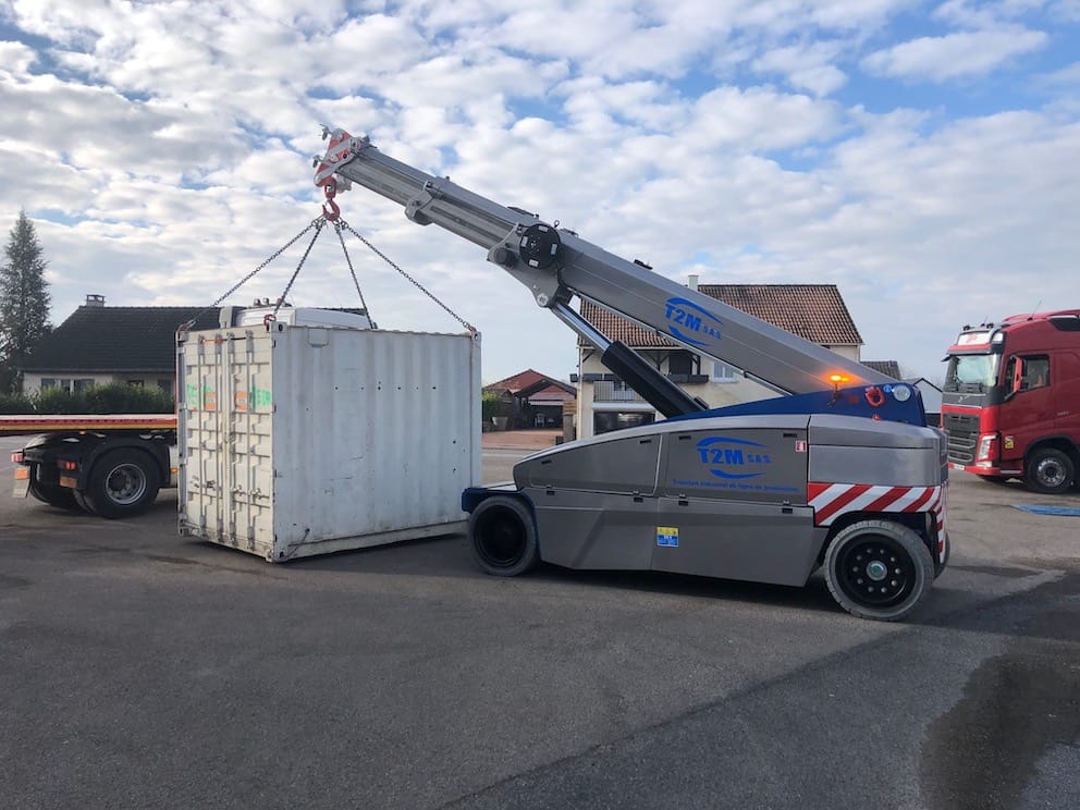 T2M réceptionne la première grue Valla 21 tonnes de France